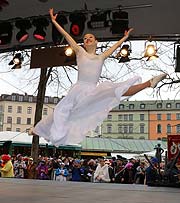 Narrhalla Auftritt beim Tanz der Martkfrauen (©Foto:Martin Schmitz)